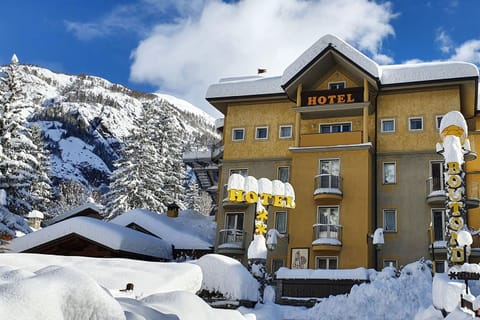 Property building, Winter, Mountain view