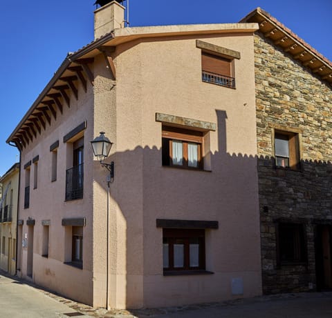 Alojamiento Rural Fuente del Arca (Prádena del Rincón) Apartment in Sierra Norte