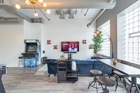 Penthouse of Joy with over 4000 games! Apartment in South Loop