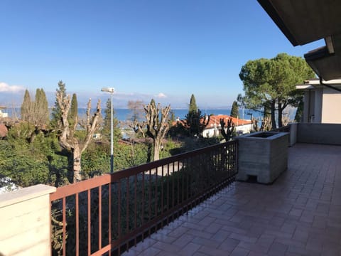 Balcony/Terrace, Lake view