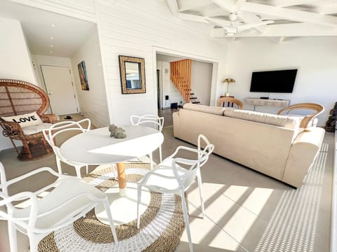 Acacia Tropical, luxurious Duplex, walkable beach Casa in Saint Martin