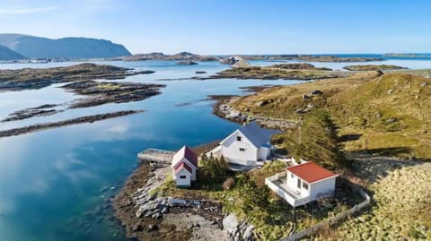 Property building, Nearby landmark, Natural landscape, Bird's eye view, Mountain view, Sea view