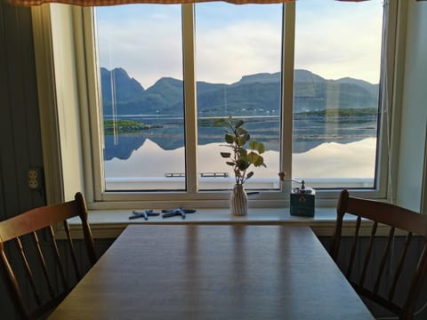 Panoramic seaview house by the sea House in Lofoten