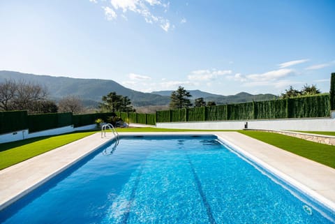 Casa Mirestany- Wonderful house with amazing views Haus in Banyoles