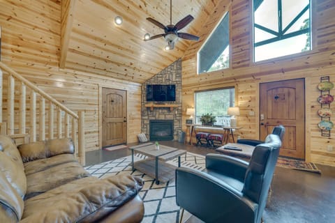 Penny Lane Lodge Rustic Luxury Less Than 6 Miles to Lake House in Broken Bow