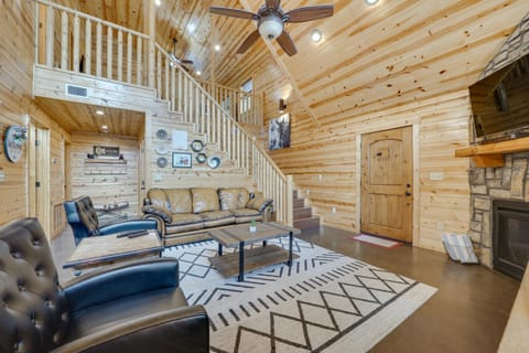 Penny Lane Lodge Rustic Luxury Less Than 6 Miles to Lake House in Broken Bow