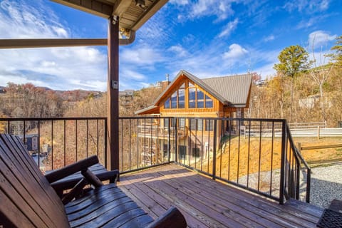 A Million Dollar View- Get 951 worth of FREE area attraction tickets for each paid day! Chalet in Gatlinburg