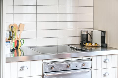 Lounge or bar, Dining area, microwave, oven, stove