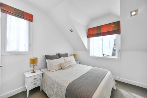 Bed, Bedroom, wardrobe