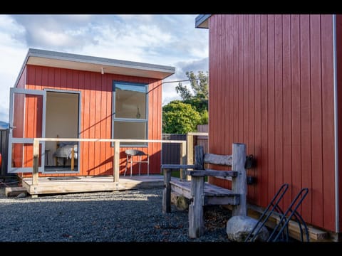 Te Anau Holiday Home - Free WIFi - Free Bikes & Kayaks - Short Walk to Lake & Town - Top Views House in Te Anau