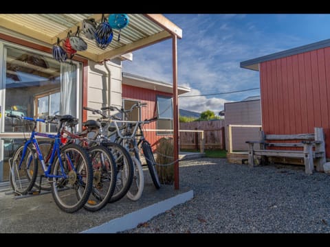 Te Anau Holiday Home - Free WIFi - Free Bikes & Kayaks - Short Walk to Lake & Town - Top Views House in Te Anau