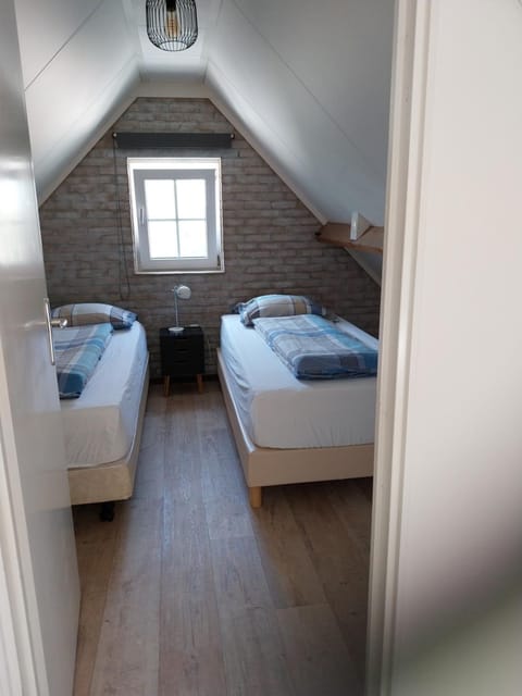 Vakantiehuisje gelegen op een kattensprong van Veerse Meer en Noordzee! Apartment in Kamperland