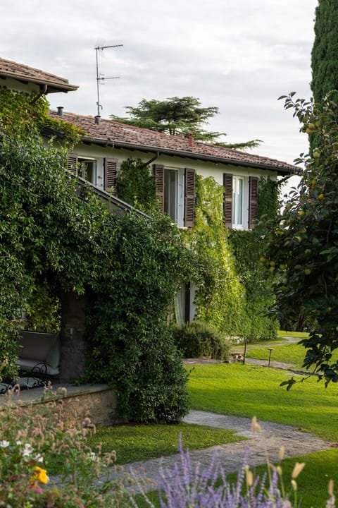 Property building, Natural landscape, Garden, Garden view