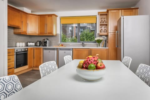 Kitchen or kitchenette, Dining area, oven, stove