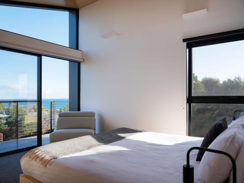 Bed, Natural landscape, View (from property/room), Balcony/Terrace, Photo of the whole room, Seating area, Bedroom, Sea view