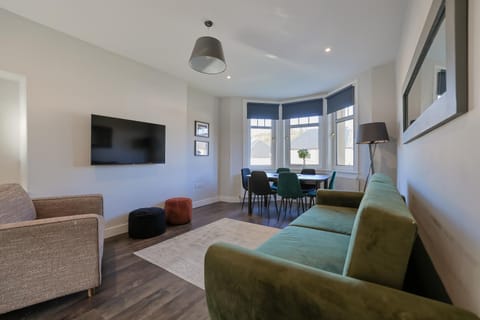 TV and multimedia, Living room, Seating area