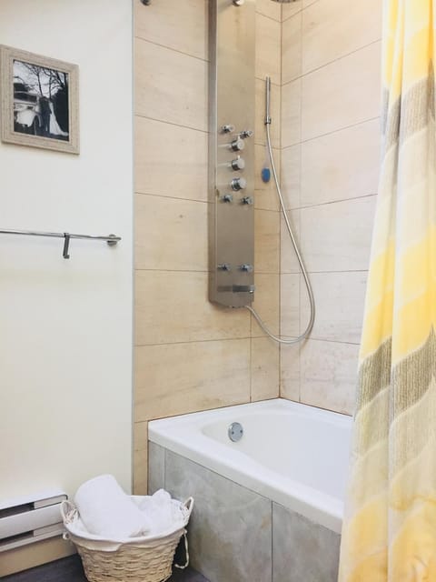 West Coast Luxury Living House in Vancouver