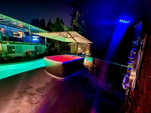 Night, Hot Tub, Pool view, Swimming pool, Swimming pool
