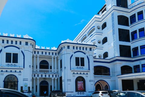 RedDoorz Plus @ Castle Chateau Iloilo Hôtel in Iloilo City