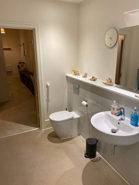 Chichester Luxury One Bed Apartment Condo in Chichester