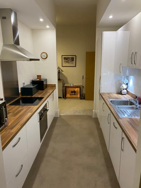 Chichester Luxury One Bed Apartment Condo in Chichester