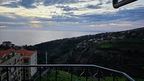 Sunset Star with Sea View Apartment in Madeira District