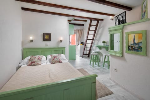 Bed, Photo of the whole room