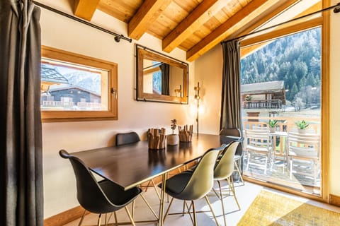 Balcony/Terrace, Dining area, Mountain view