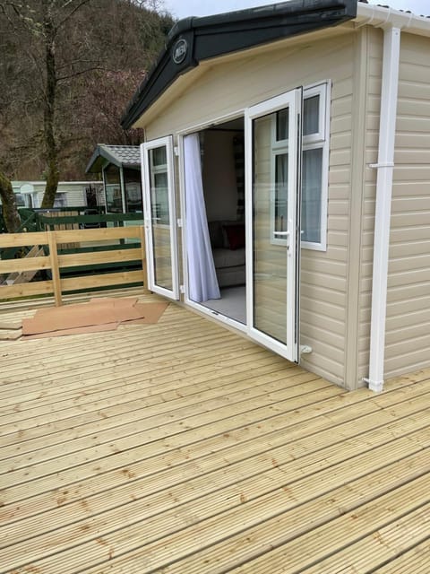 Property building, Facade/entrance, Balcony/Terrace