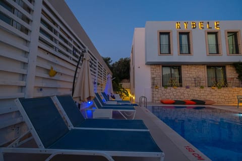 Pool view, Swimming pool, sunbed