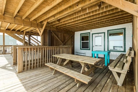 Unobstructed Oceanfront SEAGULL Unit 3 Beach Pad! House in Surfside Beach