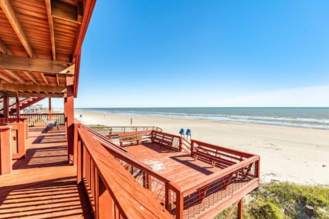 Unobstructed Oceanfront SEAGULL Unit 3 Beach Pad! Haus in Surfside Beach