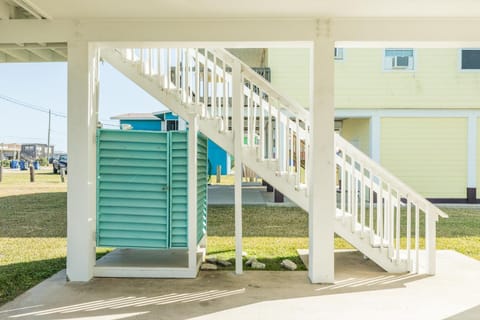 The Blue Haven - Cute Beach Bungalow With Easy Access to Sand and Gulf Waters! Haus in Surfside Beach