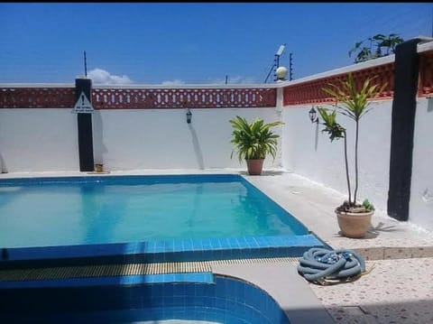 Home Away from Home in this Cosy 1 Bedroom Apartment Copropriété in Mombasa