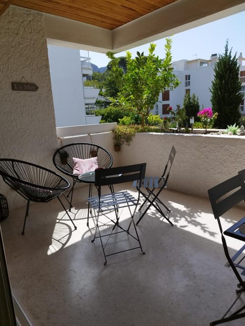 Mon petit Paradis, Cassis centre Apt 90 m2, 200 m Mer, terr plein sud, clim park privé Apartment in Cassis