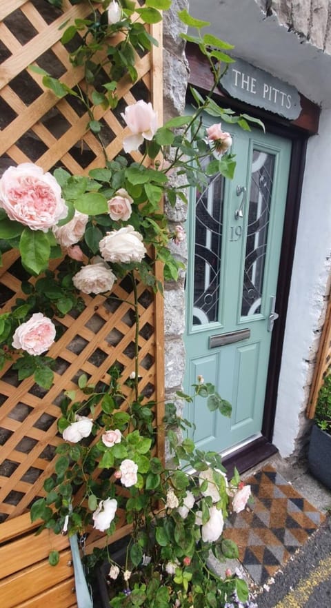 Beautiful Central Kendal Townhouse 3 Double Beds Free Parking House in England