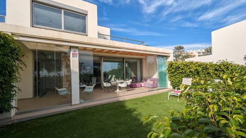 Day, Garden view