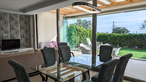 Living room, Garden view