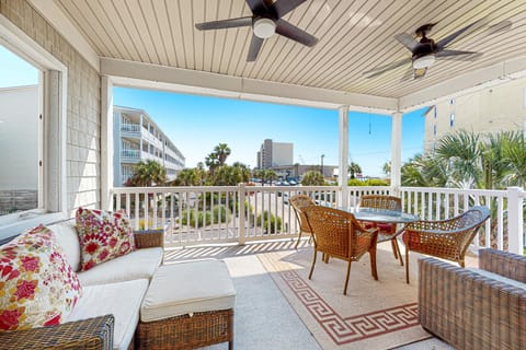 Cool Corner Apartment in Folly Beach