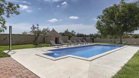 Property building, Garden, Swimming pool