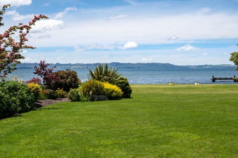Gemini Shores - Rotorua Holiday Home House in Rotorua