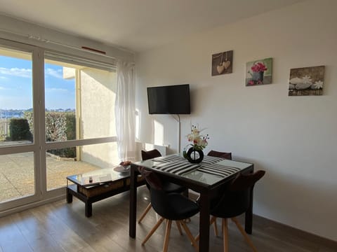REF 086 Appartement T2 avec terrasse résidence avec piscine Condo in Arzon