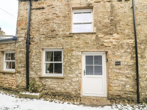 East House Apartment in England