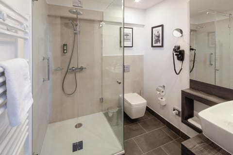 Shower, Toilet