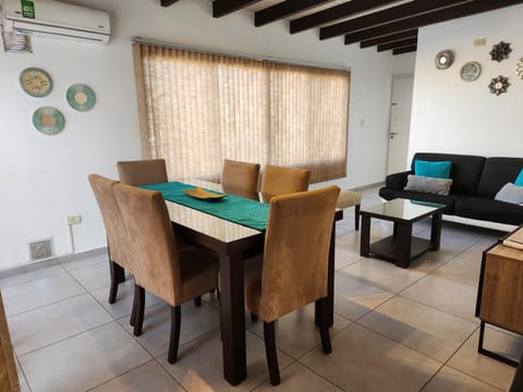 Apartamento Deluxe Senderos del Vino I, con cochera incluida, Desayuno opcional Apartment in Maipú