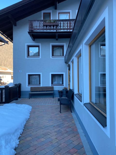 Facade/entrance, Balcony/Terrace