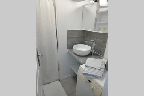 Cosy Rez jardin 1 chambre plage parking wifi Apartment in French Riviera