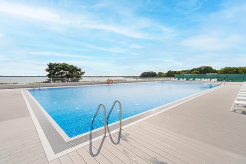 Day, Natural landscape, Pool view, Swimming pool, Swimming pool, sunbed