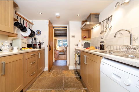 Ingleton - 2 Bed Cottage - Sleeps 4 - Pet Friendly House in Craven District