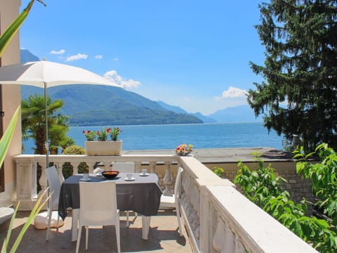 Balcony/Terrace, Lake view, Mountain view